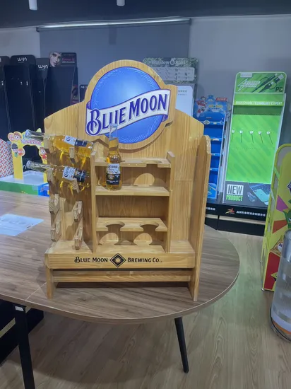 Напольные стеллажи для пивных бутылок по индивидуальному заказу для розничных магазинов, витрины для воды, витрины для вина, витрины для деревянных бутылок.